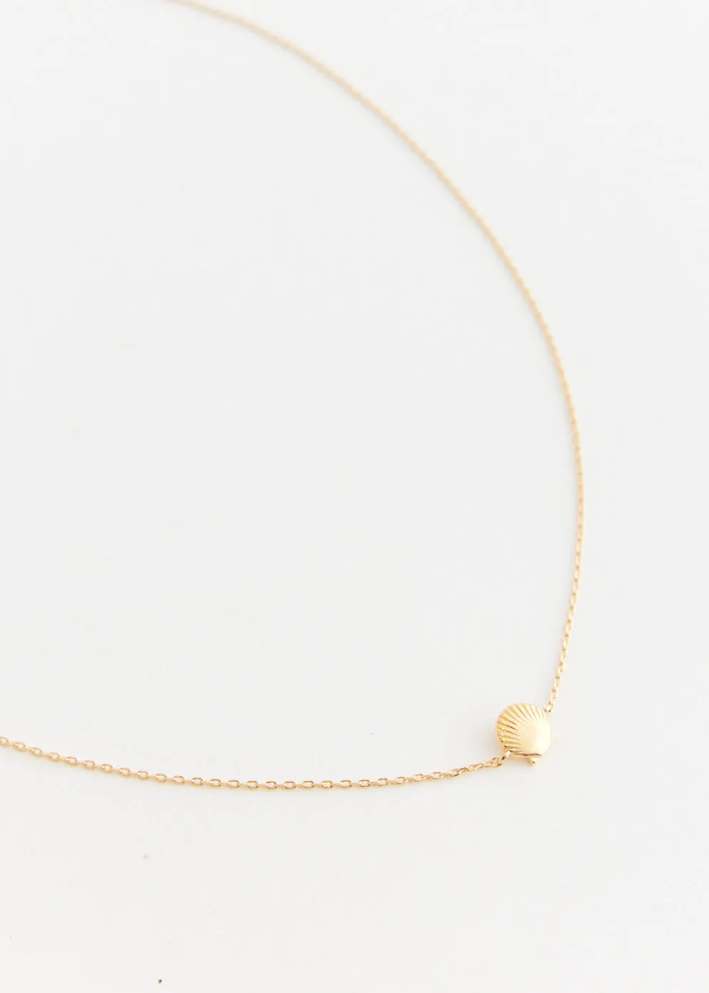 Shell Pendant Necklace
